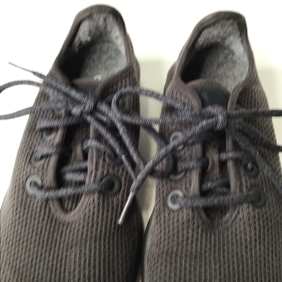 Allbirds Tree Runner in Charcoal Size 6. - Picture 5 of 10